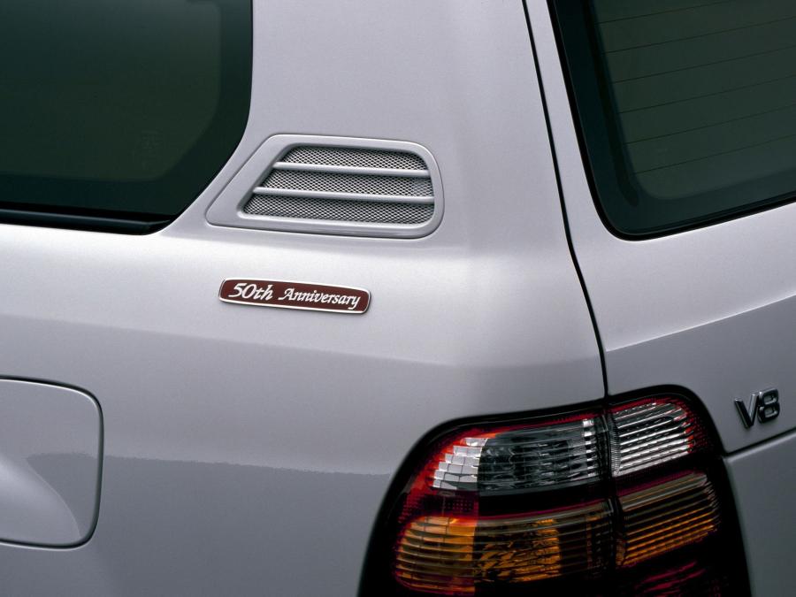  Toyota Land Cruiser 100 50th Anniversary 2001 года  (JP) (фото 2 из 6)